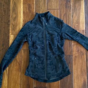 LULULEMON Classic DEFINE Jacket Black Camo sz 4 or 6?!